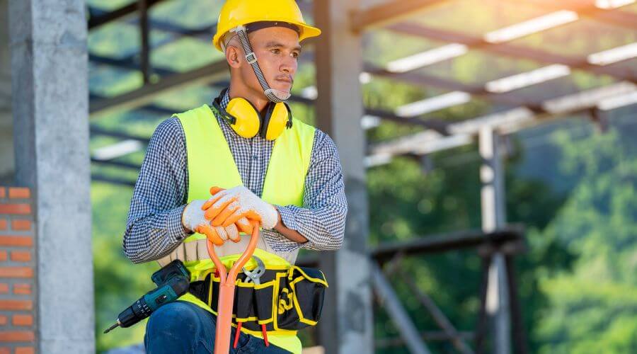 Professional gutter cleaning in Mad River, CA